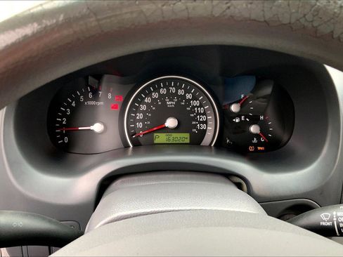 Used 2010 Kia Sedona LX image 16