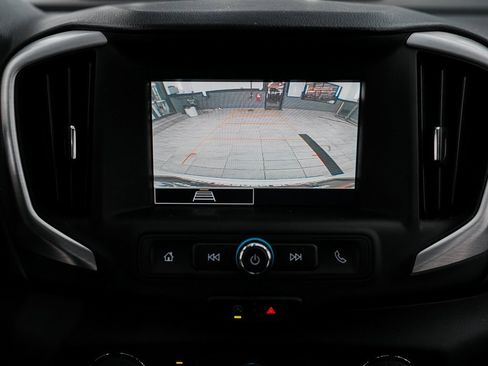 Used 2023 GMC Terrain SLE w/ Driver Convenience Package image 18