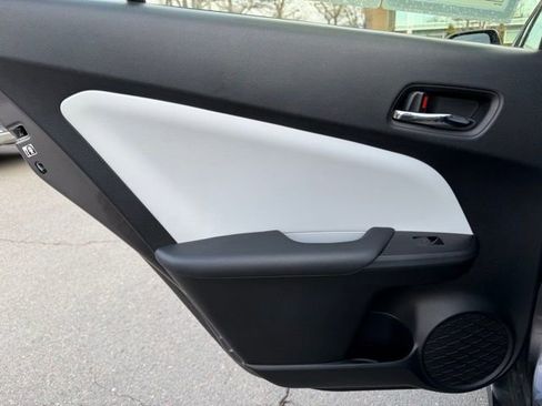 Used 2019 Toyota Prius L Eco image 29