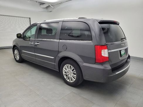 Used 2016 Chrysler Town & Country Limited image 3
