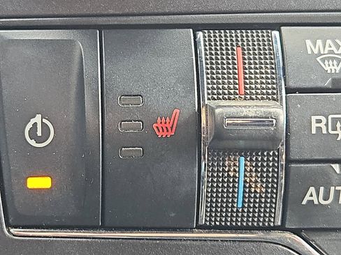 Used 2018 Ford Explorer XLT w/ Equipment Group 202A image 19