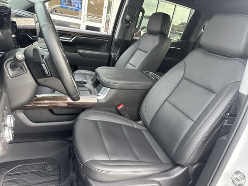Used 2025 GMC Sierra 1500 Elevation w/ Elevation Premium Package AWD/4WD image 11