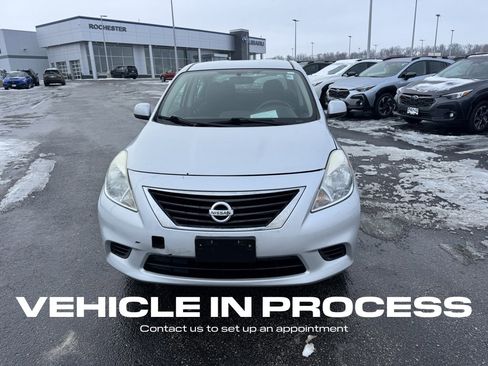 Used 2014 Nissan Versa SV w/ Convenience Package image 8