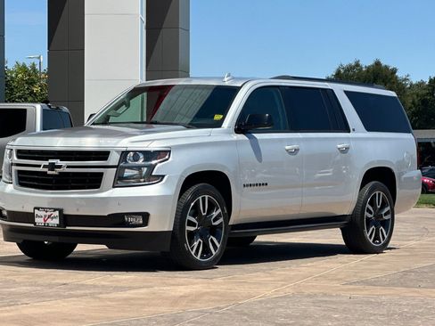 Used 2018 Chevrolet Suburban LT w/ Luxury Package AWD/4WD image 8