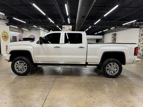 Used 2018 GMC Sierra 2500 Denali image 4