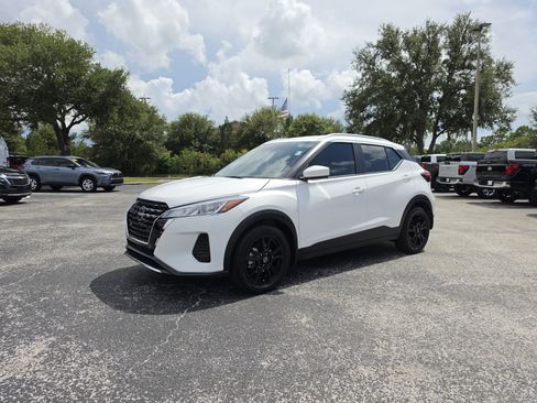 Used 2023 Nissan Kicks SV FWD image 10