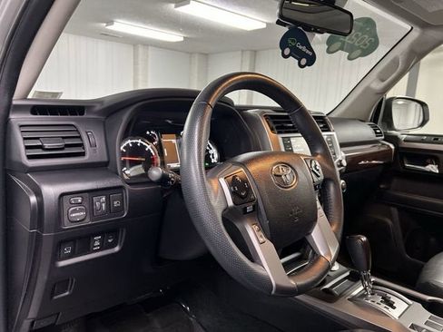 Used 2022 Toyota 4Runner Limited AWD/4WD image 10