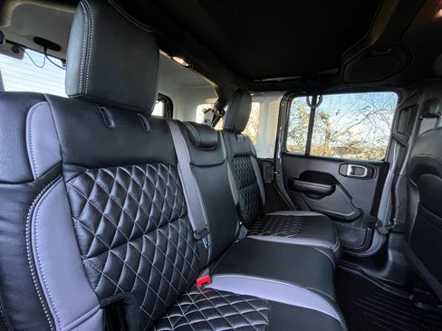 Used 2019 Jeep Wrangler Unlimited Sport S image 24