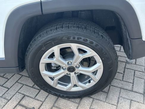 Used 2025 Jeep Compass Latitude w/ Sun & Sound Group image 13