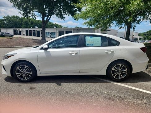Used 2023 Kia Forte LXS FWD image 4