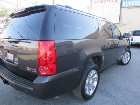 Used 2010 GMC Yukon XL SLT image 3