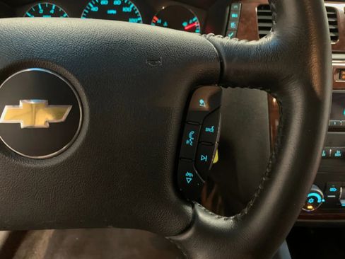 Used 2011 Chevrolet Impala LT image 23