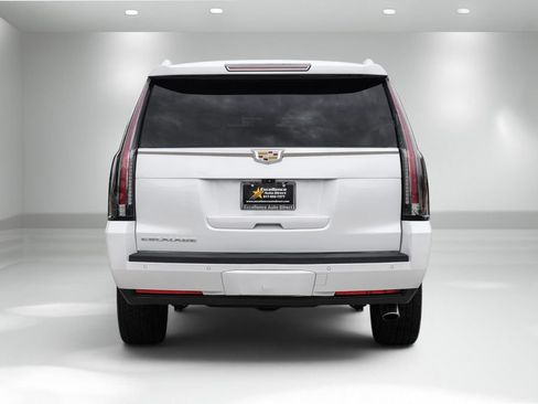 Used 2019 Cadillac Escalade ESV Premium Luxury RWD image 8