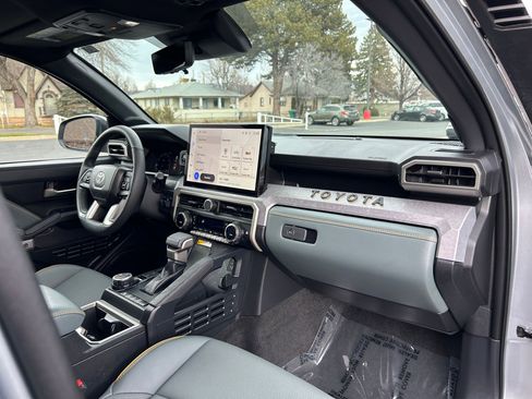 Used 2024 Toyota Tacoma Trailhunter image 27