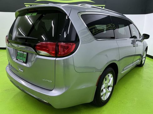 Used 2020 Chrysler Pacifica Limited FWD image 10