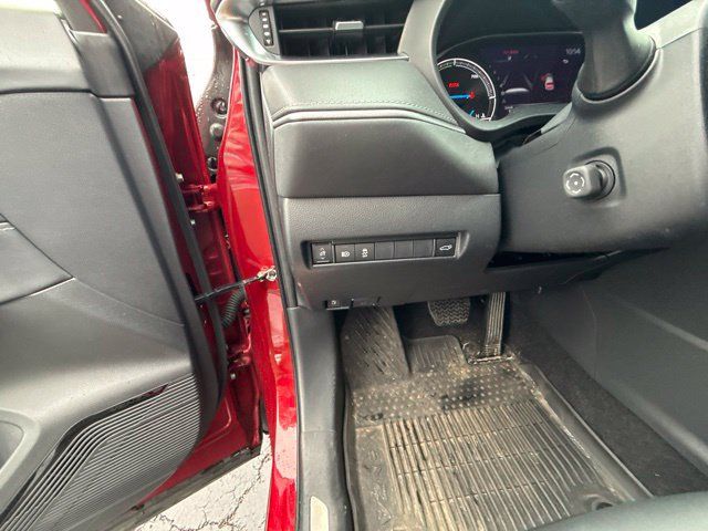 Used 2024 Toyota Venza Nightshade AWD/4WD image 15
