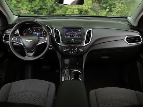 Used 2024 Chevrolet Equinox LT FWD image 18