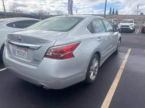 Used 2014 Nissan Altima 2.5 SV w/ Convenience Package image 2