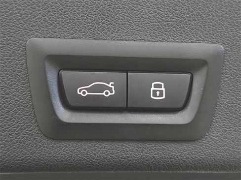 Used 2025 BMW X6 xDrive40i w/ Premium Package image 27