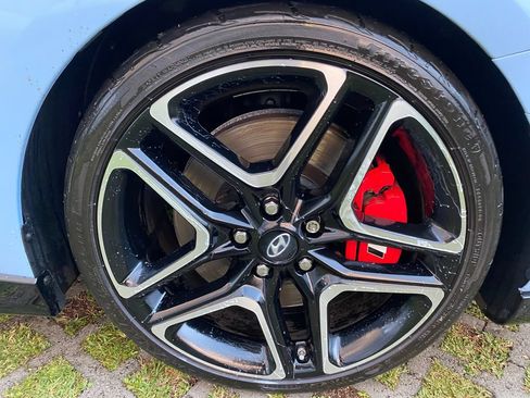 Certified 2022 Hyundai Veloster N FWD image 9