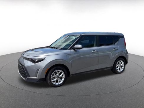 Used 2025 Kia Soul LX w/ LX Technology Package FWD image 7