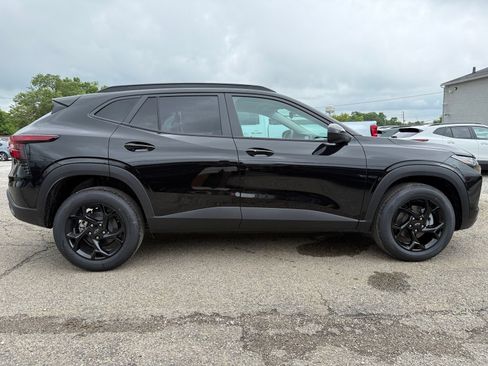 New 2026 Chevrolet Trax LT w/ Midnight Edition FWD image 9
