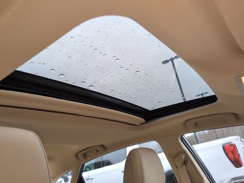 Used 2016 Toyota Avalon Limited image 12