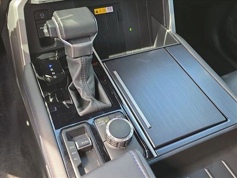 Used 2024 Toyota Tundra Platinum AWD/4WD image 15