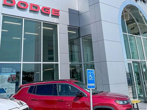 Used 2020 Jeep Cherokee Latitude Plus image 11