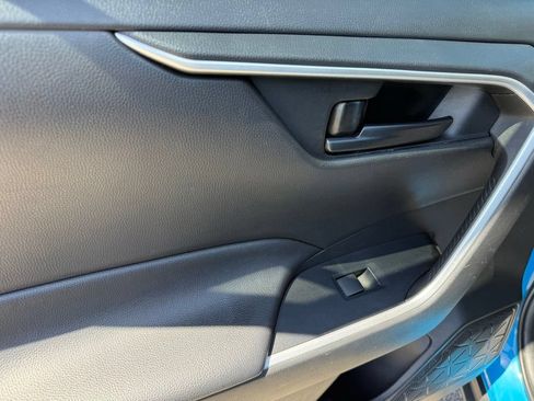 Used 2020 Toyota RAV4 LE FWD image 32