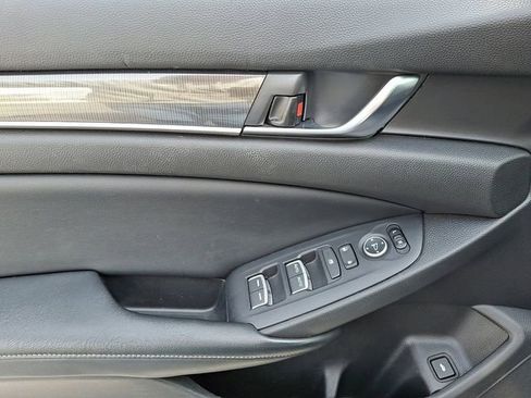 Used 2018 Honda Accord Sport image 13