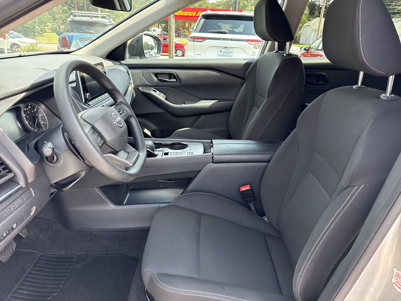 Used 2025 Nissan Rogue S FWD image 9