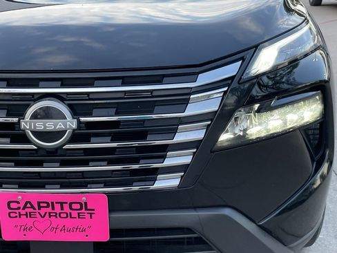 Used 2024 Nissan Rogue SV image 7