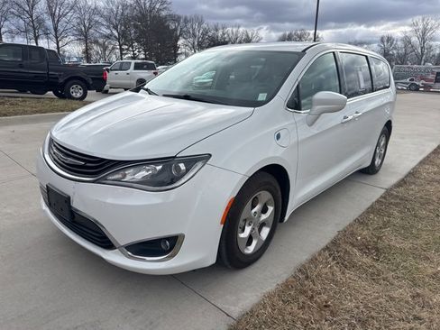 Used 2018 Chrysler Pacifica Touring Plus image 1