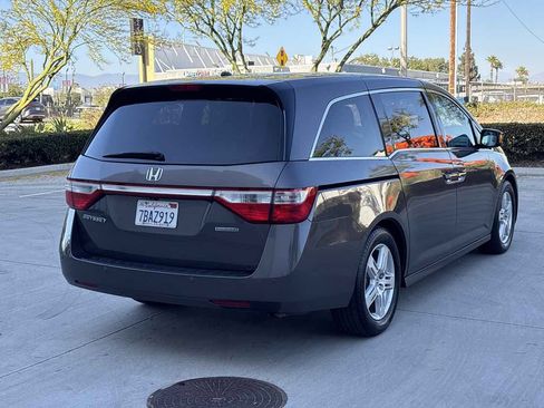 Used 2013 Honda Odyssey Touring Elite image 3