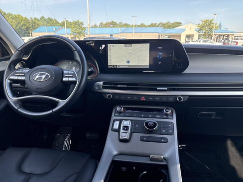 Used 2025 Hyundai Palisade SEL FWD image 3
