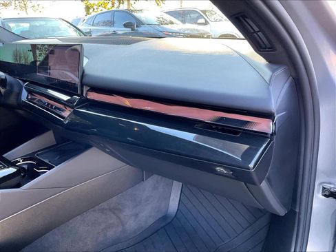 Certified 2026 BMW i5 eDrive40 w/ Premium Package RWD image 16