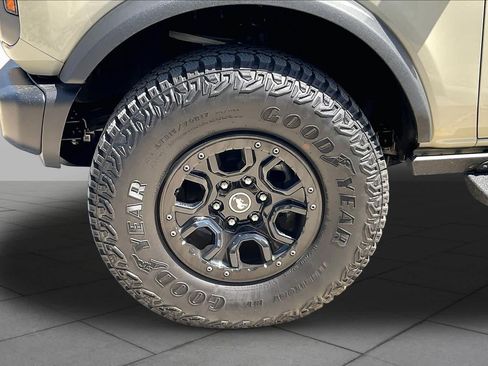 Used 2025 Ford Bronco Badlands AWD/4WD image 11