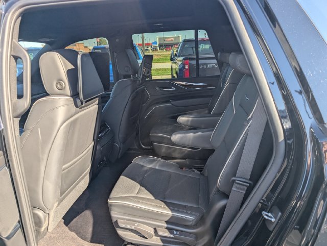 Used 2023 Cadillac Escalade Premium Luxury w/ LPO, Floor Liner Package AWD/4WD image 9