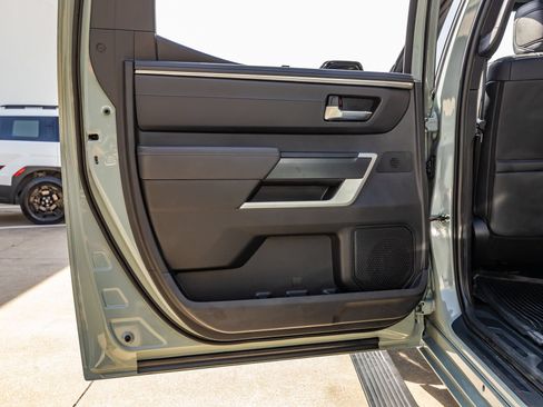 Used 2025 Toyota Tundra Platinum AWD/4WD image 40