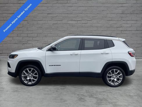 Used 2023 Jeep Compass Latitude w/ Sun and Sound Group AWD/4WD image 4
