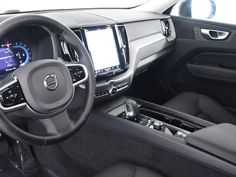 Used 2025 Volvo XC60 B5 Plus image 21