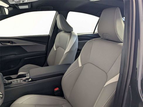 Used 2025 Toyota Camry SE image 14