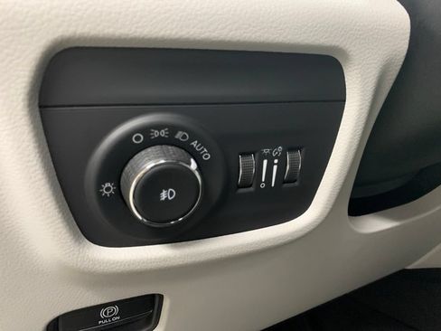 Certified 2022 Jeep Grand Cherokee Overland AWD/4WD image 22