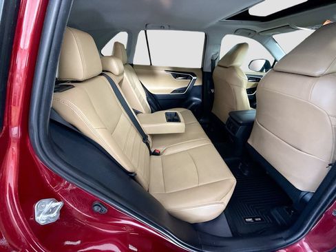Used 2019 Toyota RAV4 Limited w/ Cold Weather Package FWD image 22