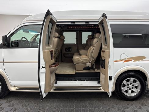 Used 2012 Chevrolet Express 1500 RWD image 13