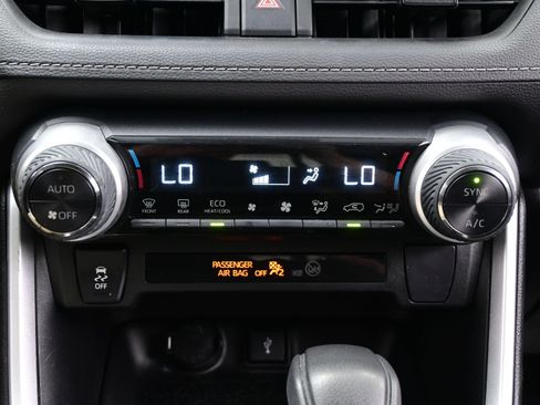 Used 2022 Toyota RAV4 LE AWD/4WD image 19