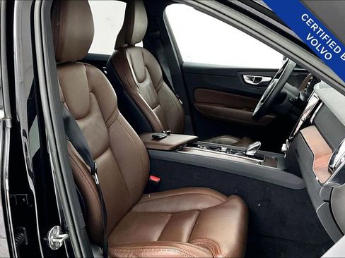 Certified 2023 Volvo XC60 B5 Ultimate w/ Climate Package image 10