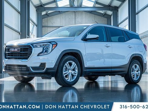 Used 2024 GMC Terrain SLE image 1