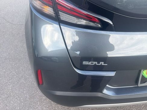 Used 2023 Kia Soul LX w/ LX Technology Package image 6